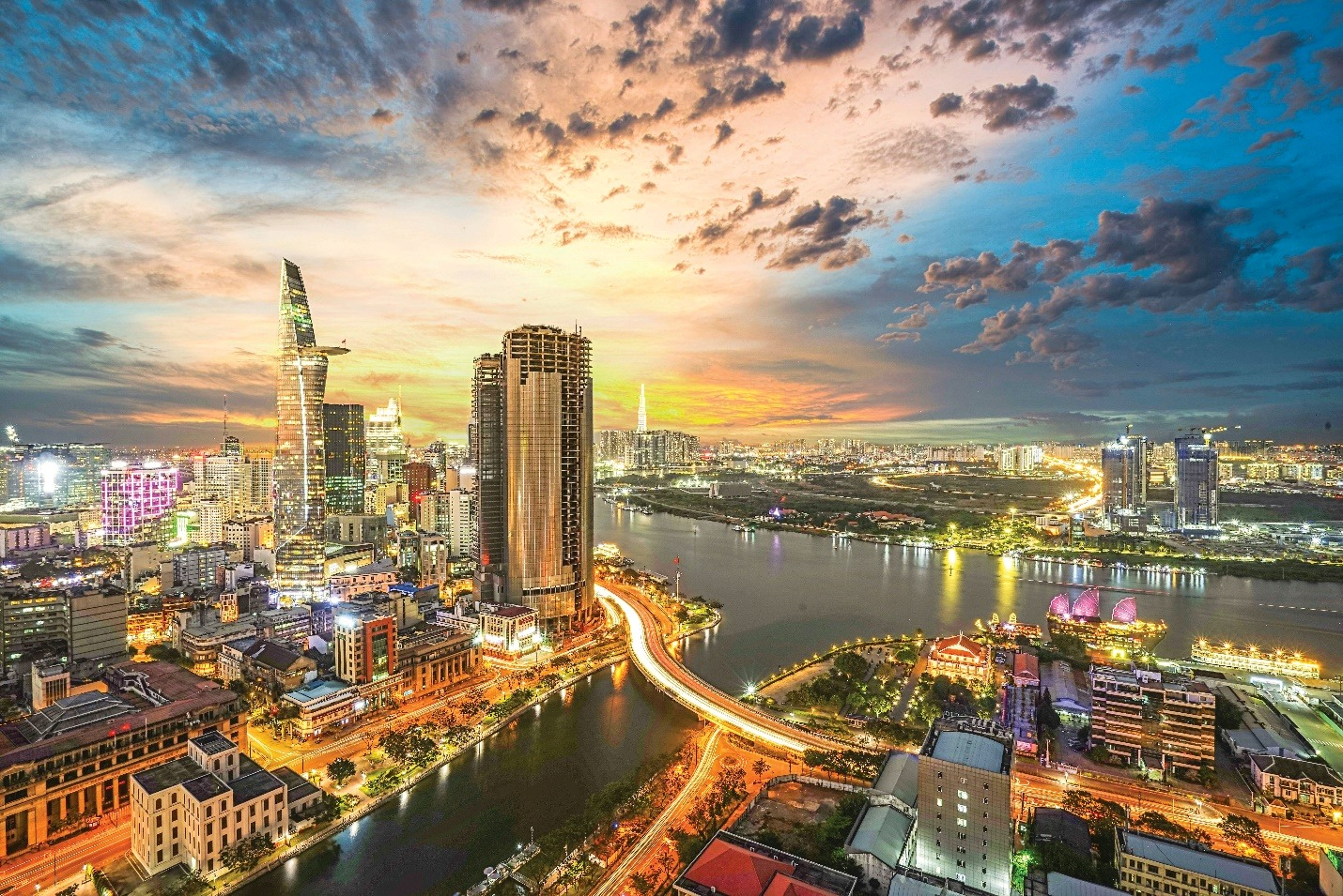 MŨI NÉ (PHAN THIẾT) -> SÀI GÒN